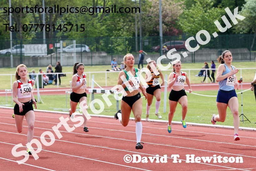 Womens under-17s 200 metres, North Eastern Track and Fields Champs., Middlesbrough. Photo: David T. Hewitson/Sports for All Pics